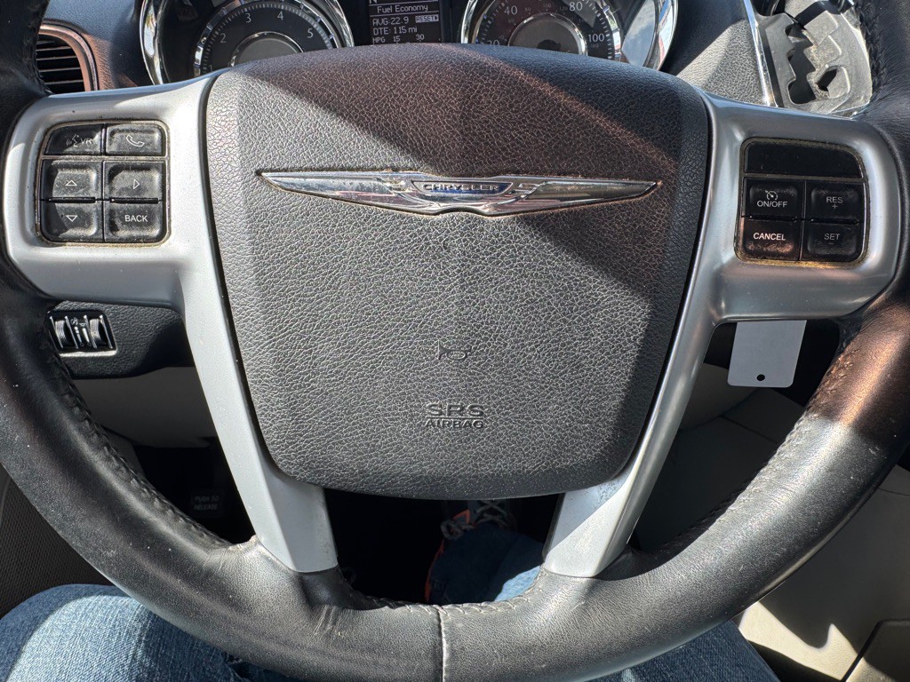 2014 Chrysler Town & Country Image 13