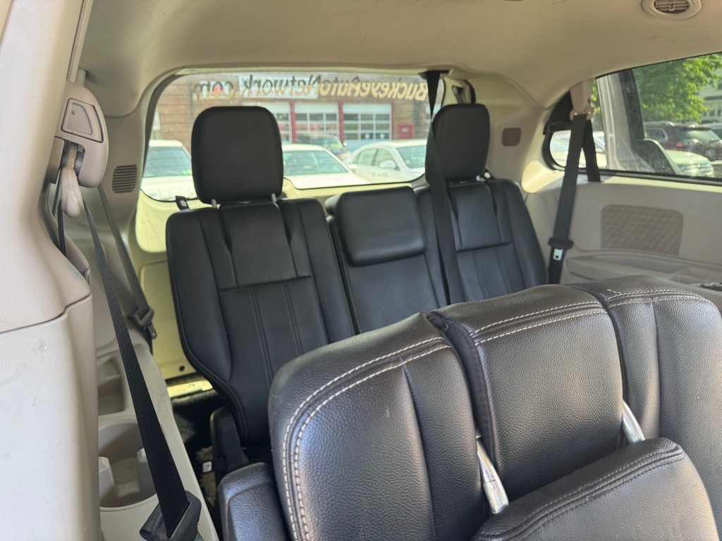 2014 Chrysler Town & Country Image 22