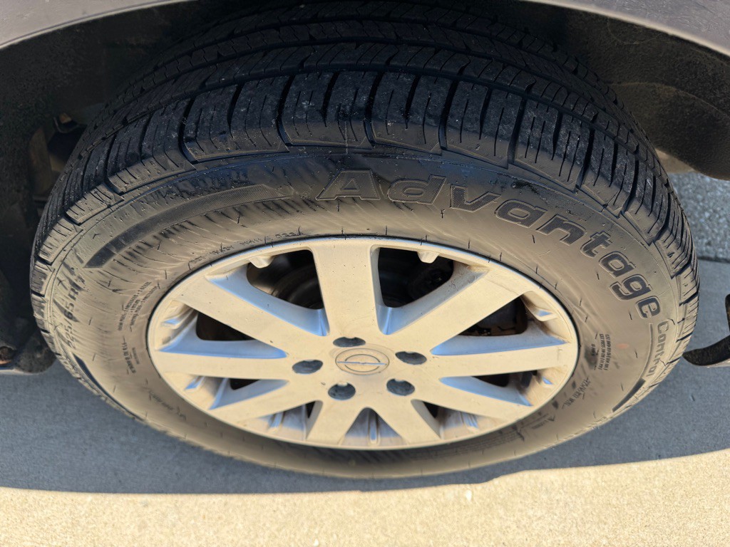 2015 Chrysler Town & Country Image 11