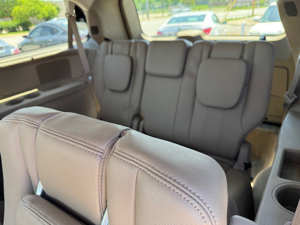 2015 Chrysler Town & Country Image 20