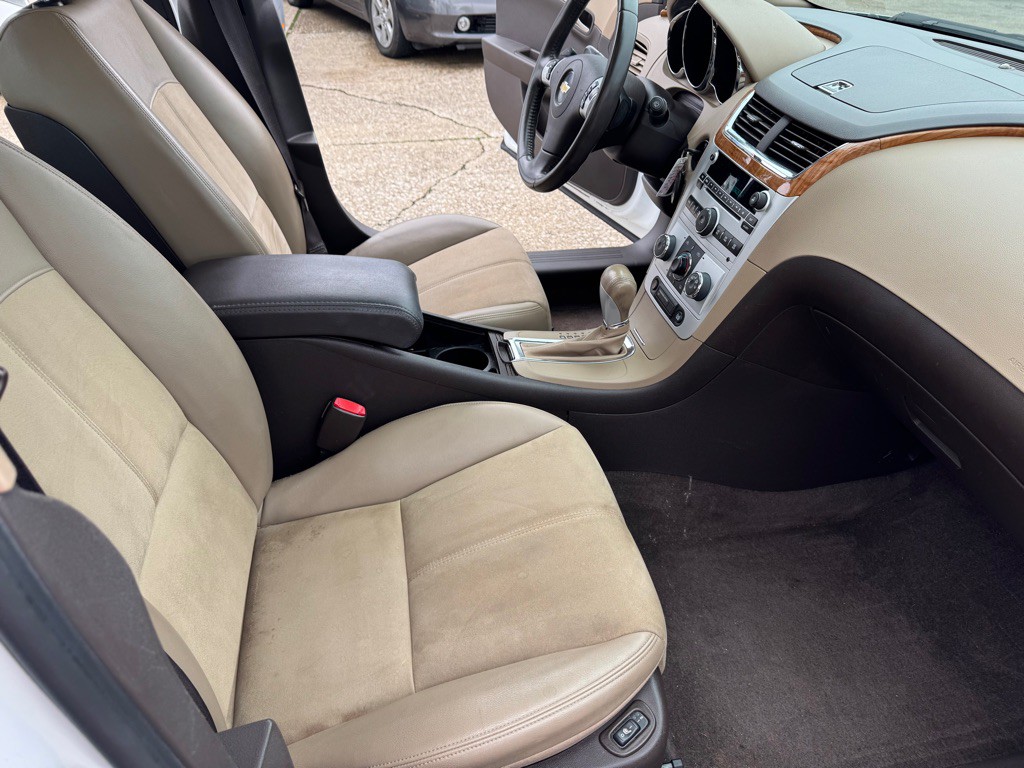 2009 Chevrolet Malibu Image 24