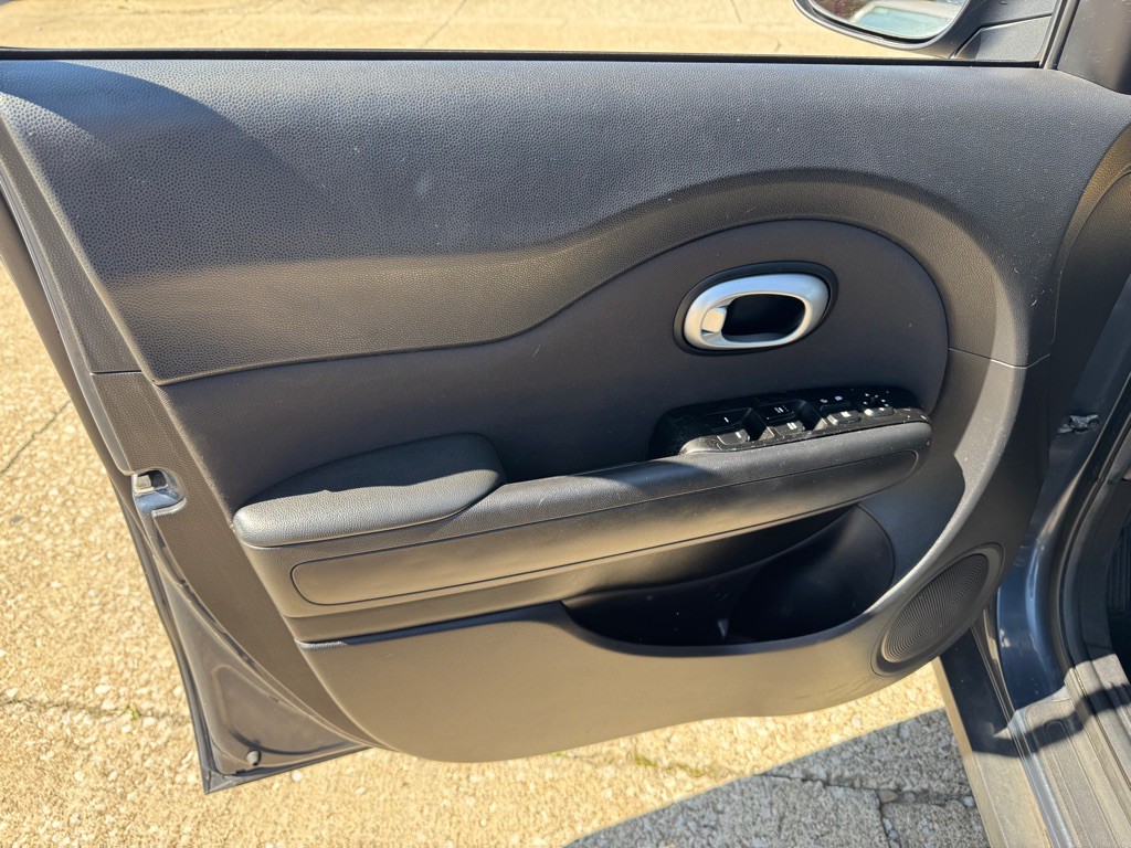 2015 Kia Soul Image 16