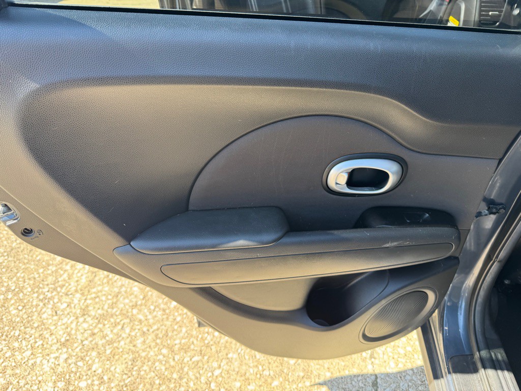 2015 Kia Soul Image 18