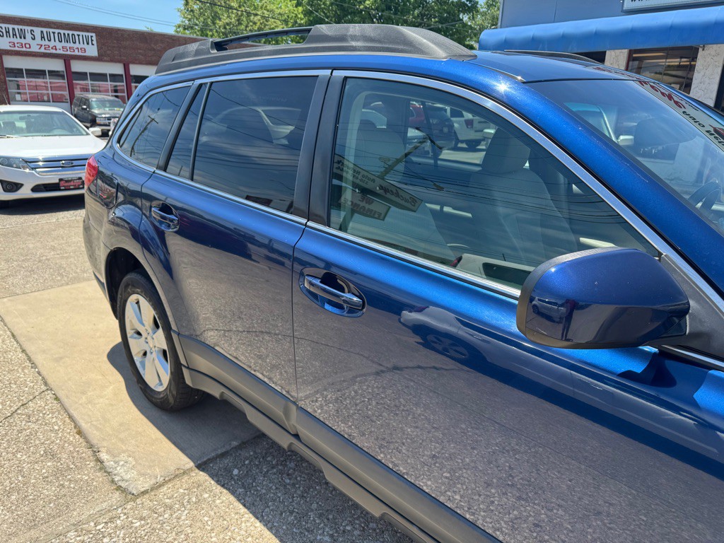2011 Subaru Outback Image 10