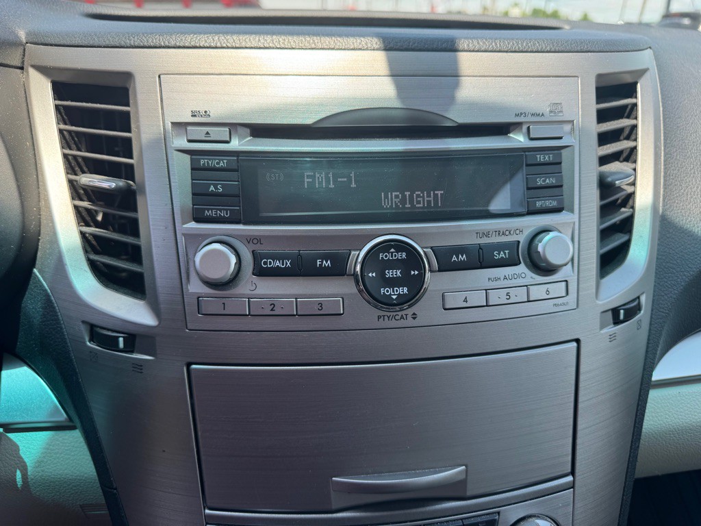 2011 Subaru Outback Image 15