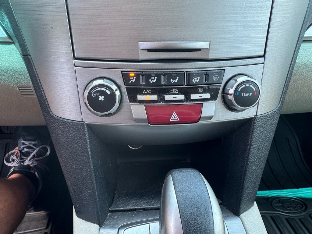 2011 Subaru Outback Image 16