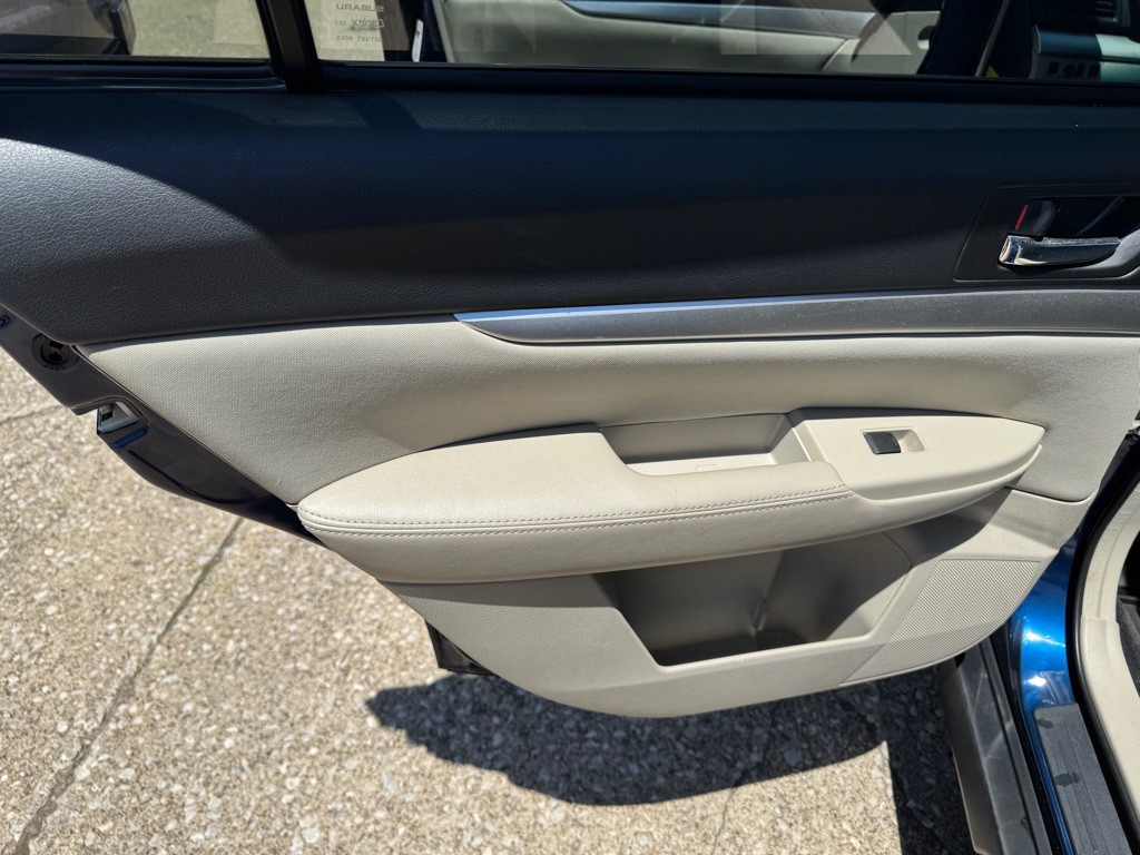 2011 Subaru Outback Image 19