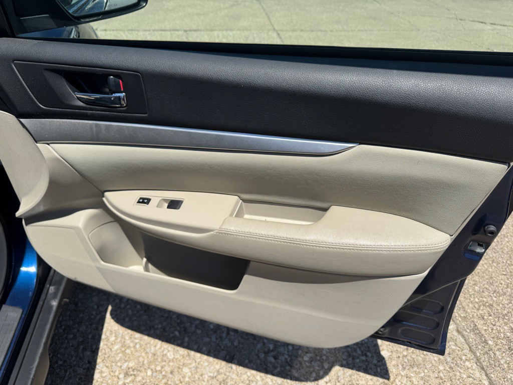 2011 Subaru Outback Image 23