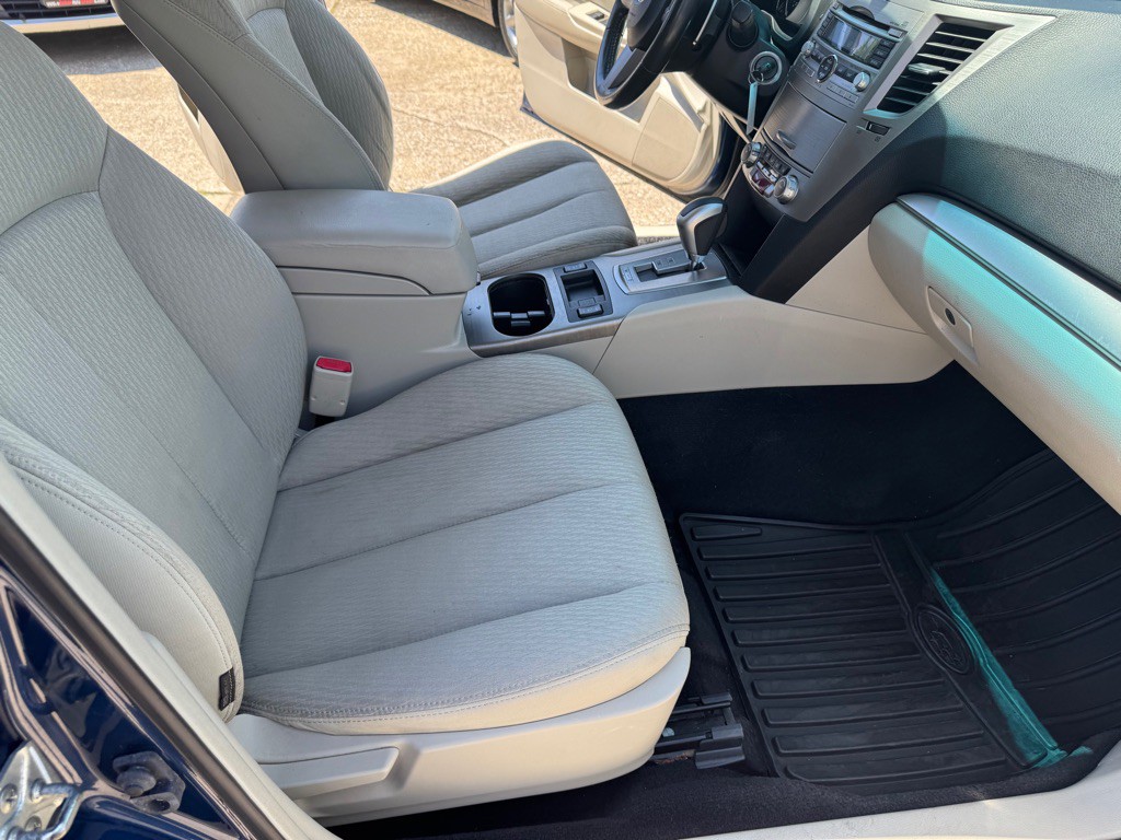 2011 Subaru Outback Image 24