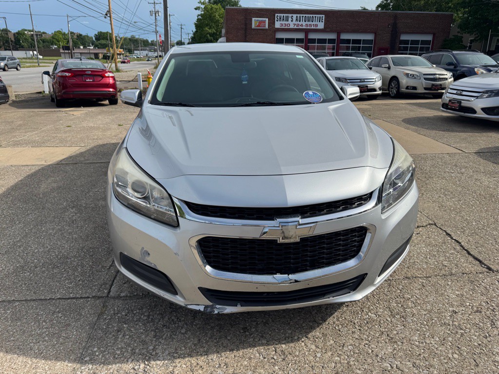 2016 Chevrolet Malibu Image 2