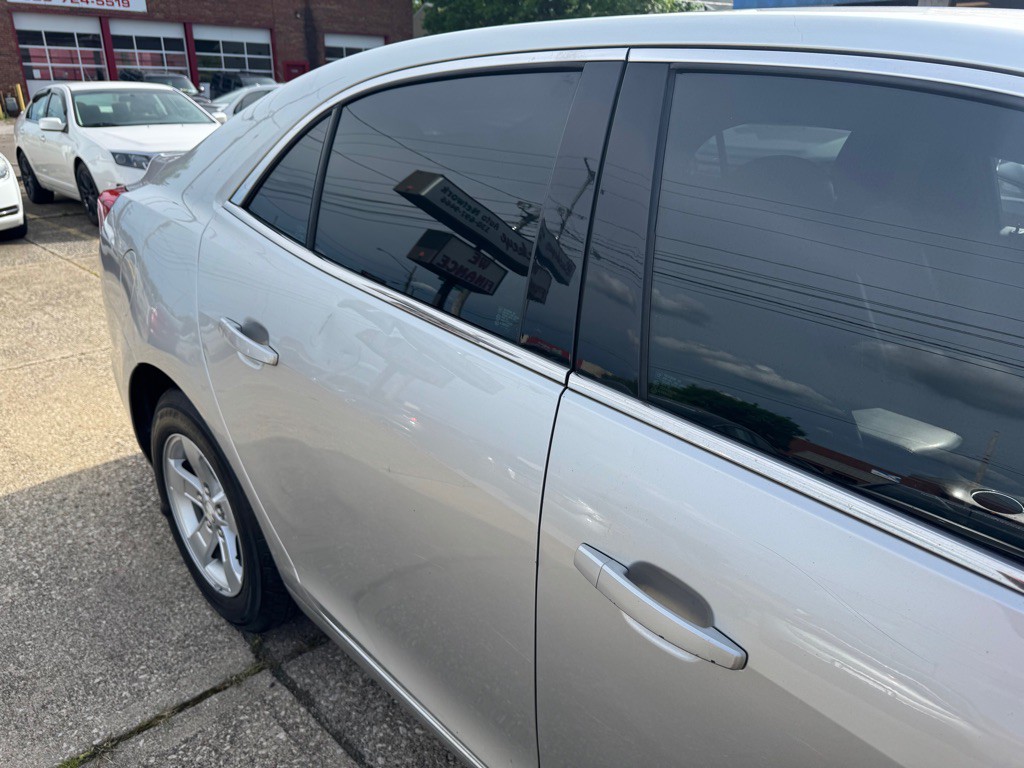 2016 Chevrolet Malibu Image 10