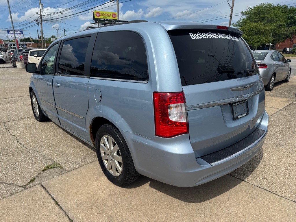 2013 Chrysler Town & Country Image 6