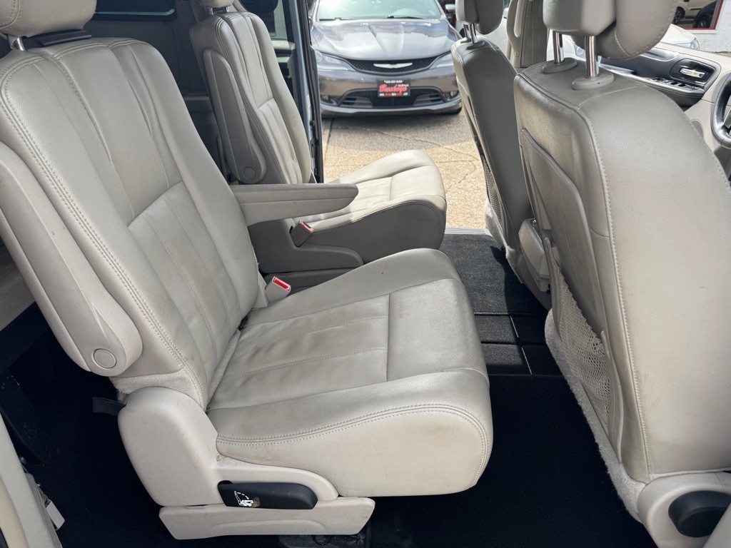 2013 Chrysler Town & Country Image 20