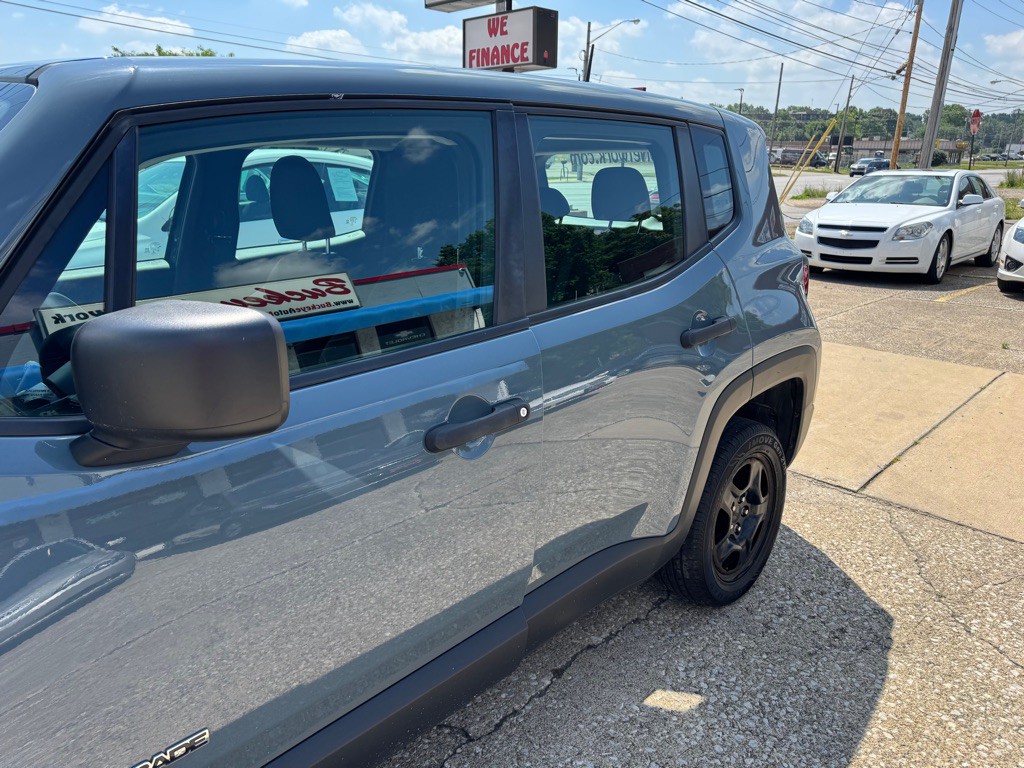 2017 Jeep Renegade Image 4