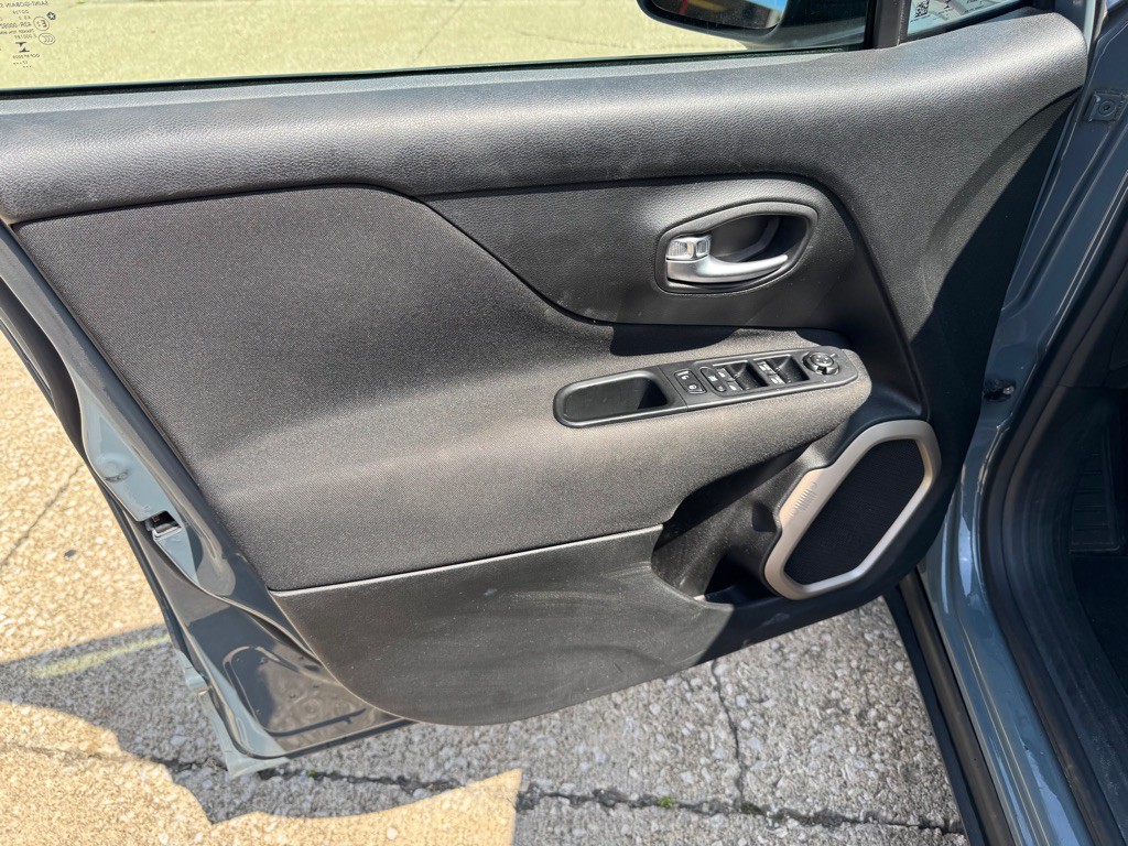 2017 Jeep Renegade Image 16