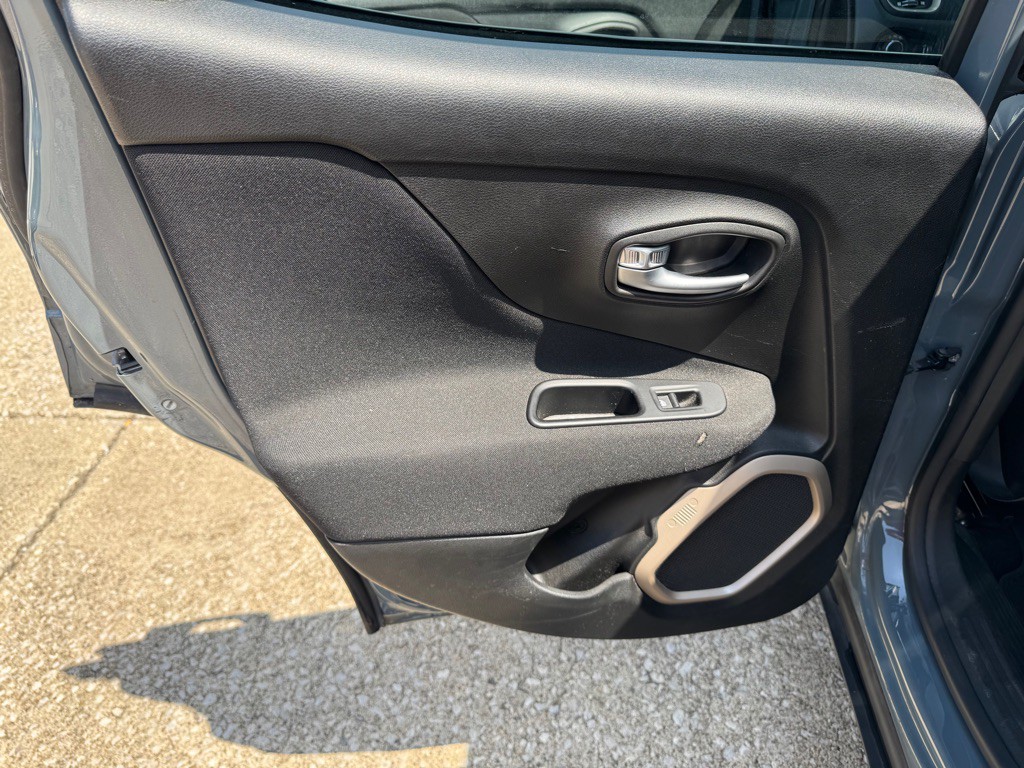 2017 Jeep Renegade Image 18