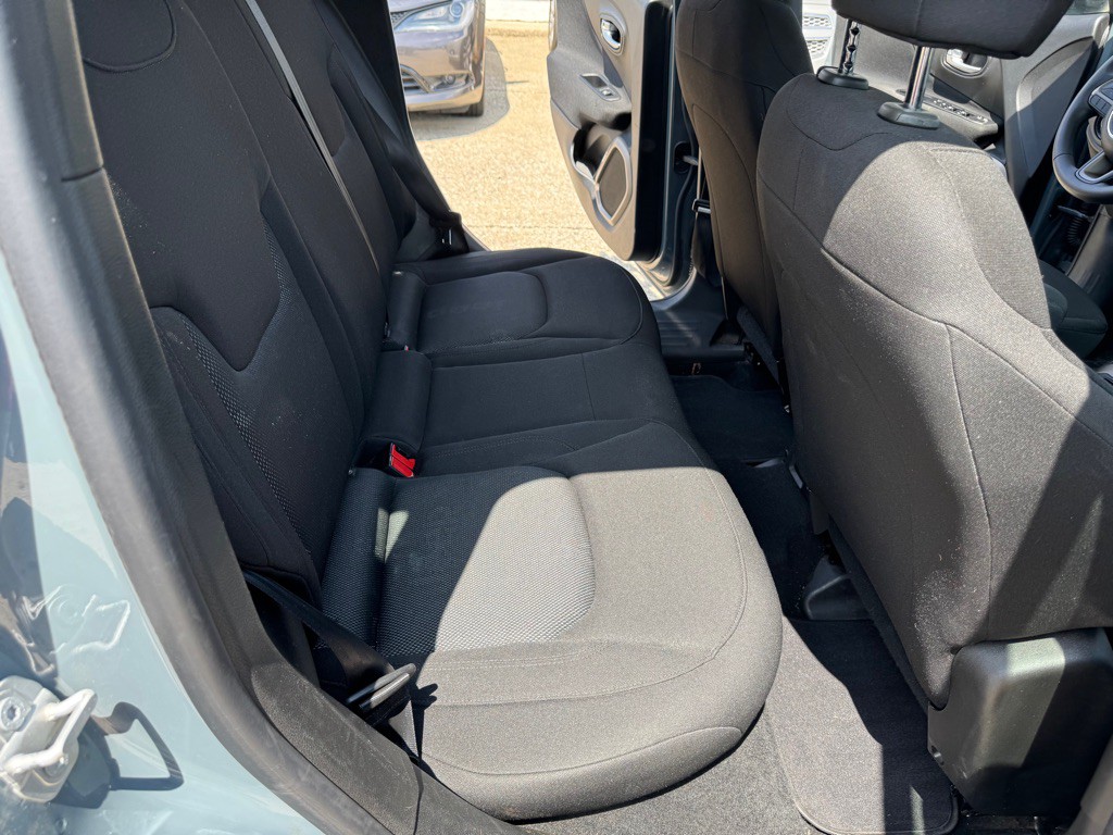 2017 Jeep Renegade Image 21