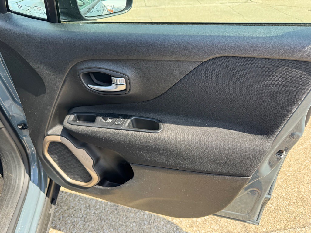 2017 Jeep Renegade Image 22