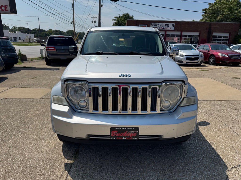 2011 Jeep Liberty Image 2