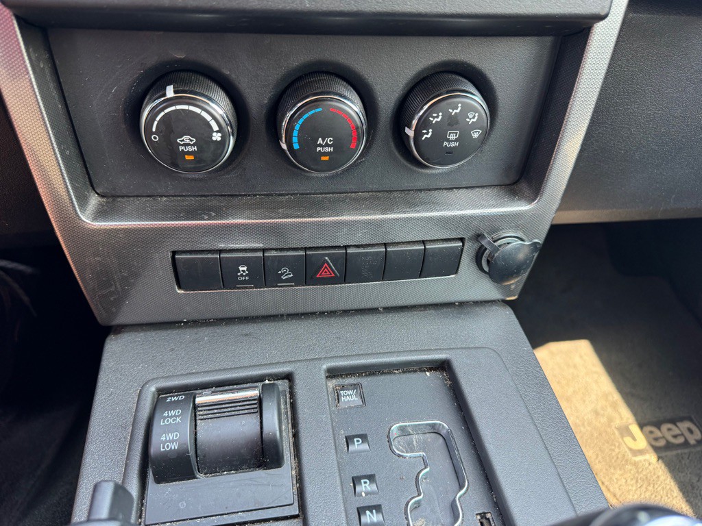 2011 Jeep Liberty Image 15
