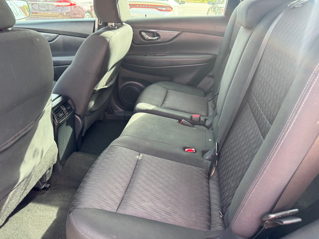 2018 Nissan Rogue Image 19