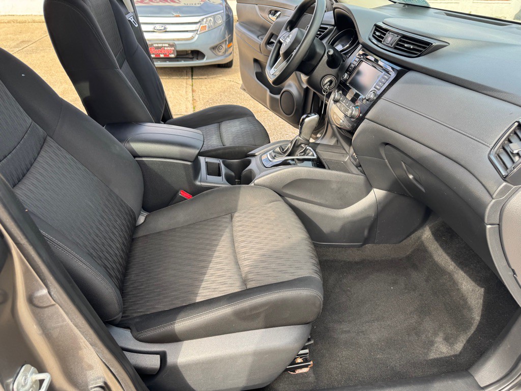 2018 Nissan Rogue Image 23