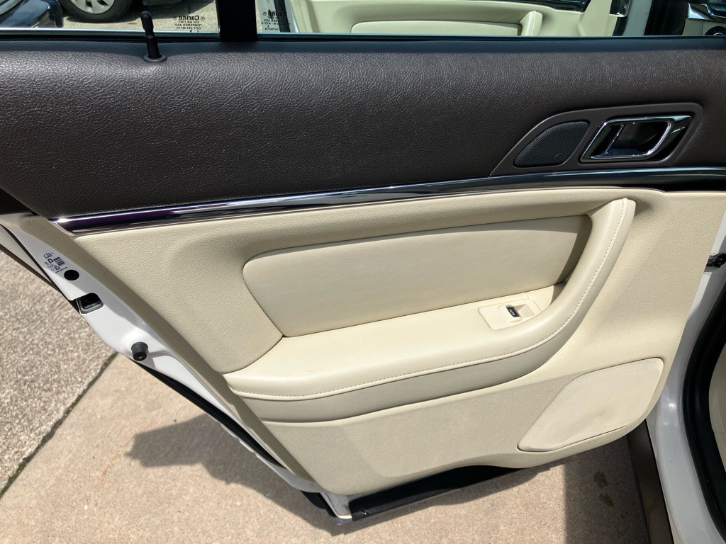 2013 Lincoln MKS Image 19