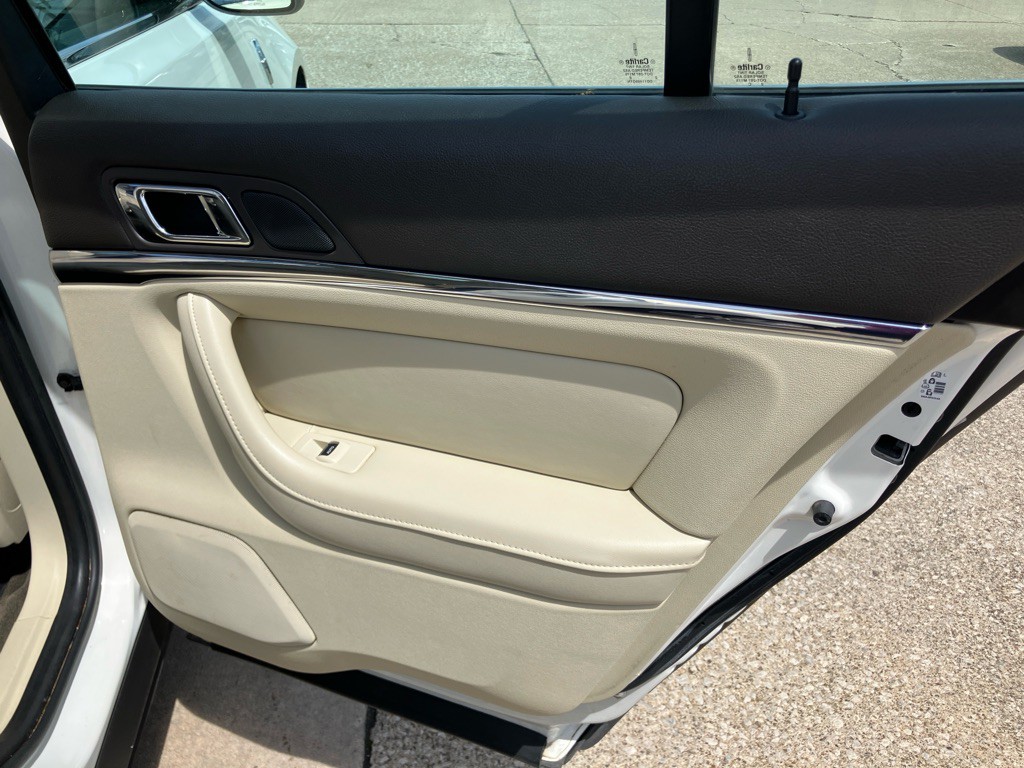 2013 Lincoln MKS Image 21