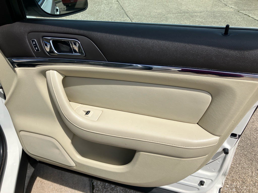 2013 Lincoln MKS Image 23