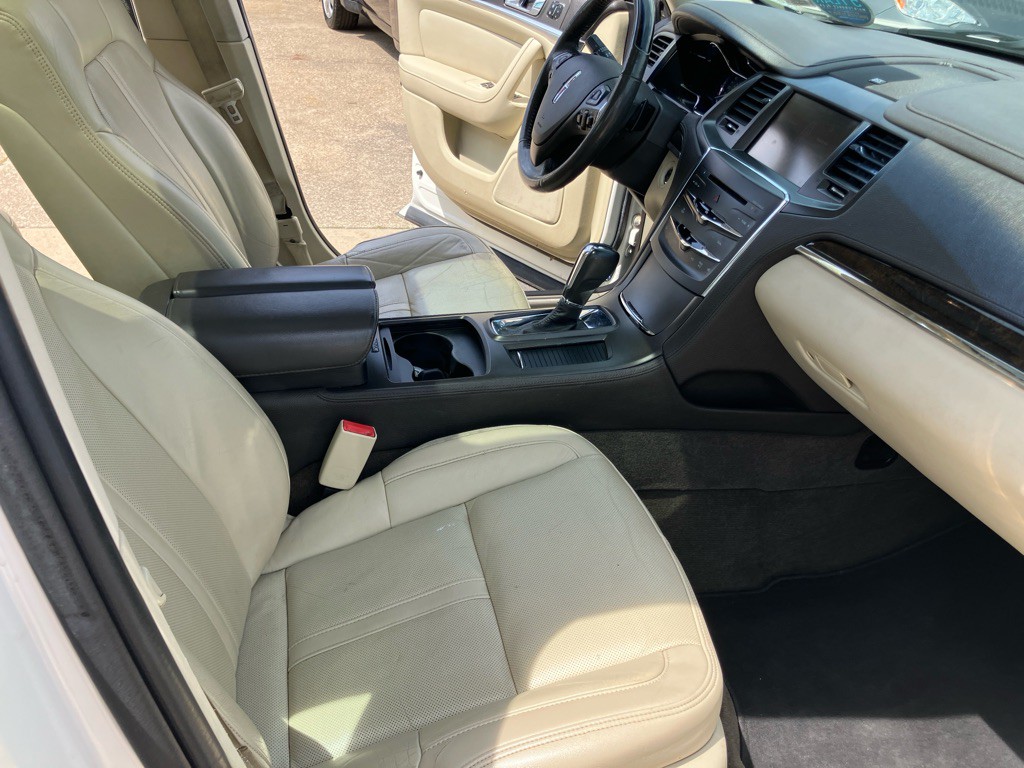 2013 Lincoln MKS Image 24
