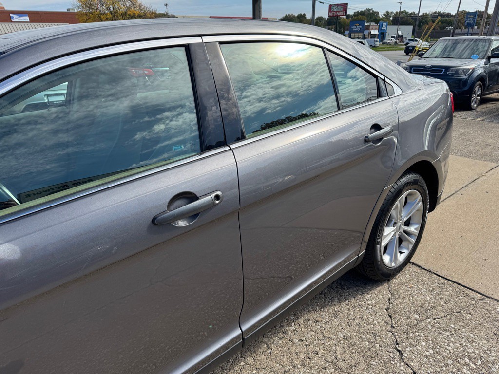2013 Ford Taurus Image 4