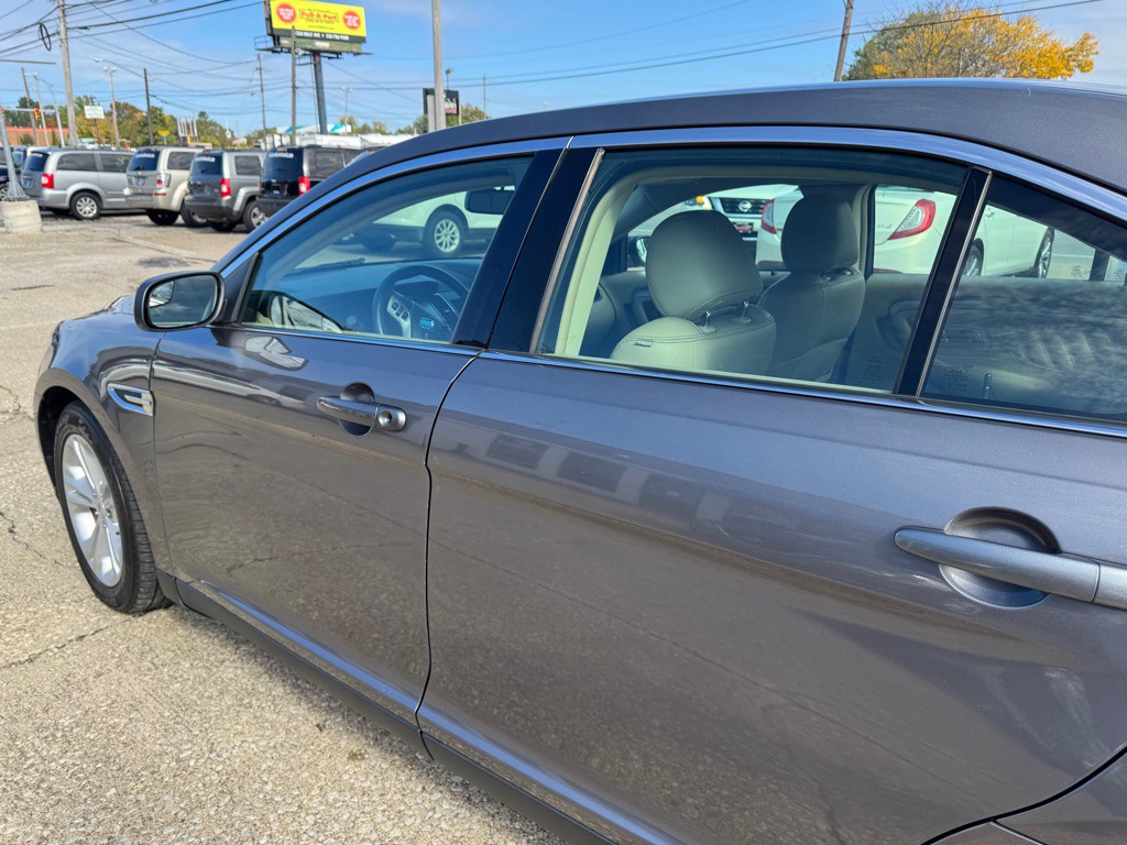 2013 Ford Taurus Image 5