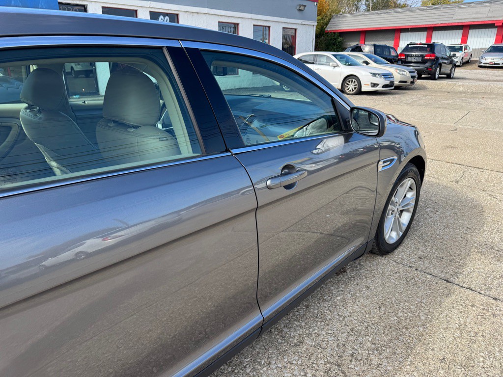 2013 Ford Taurus Image 9