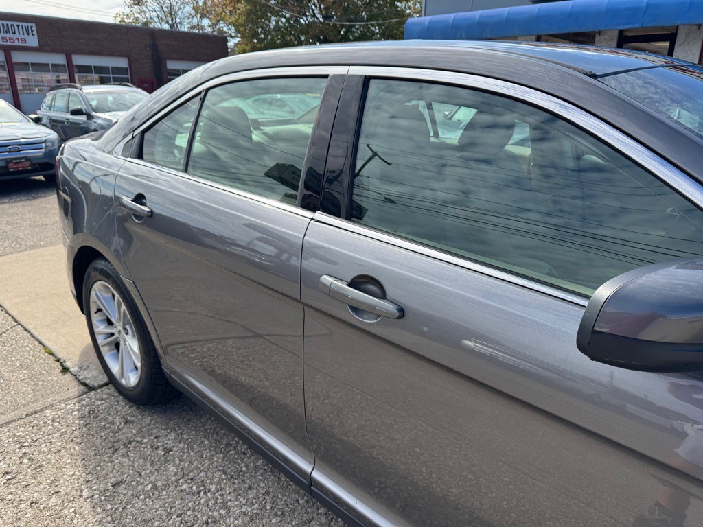 2013 Ford Taurus Image 10