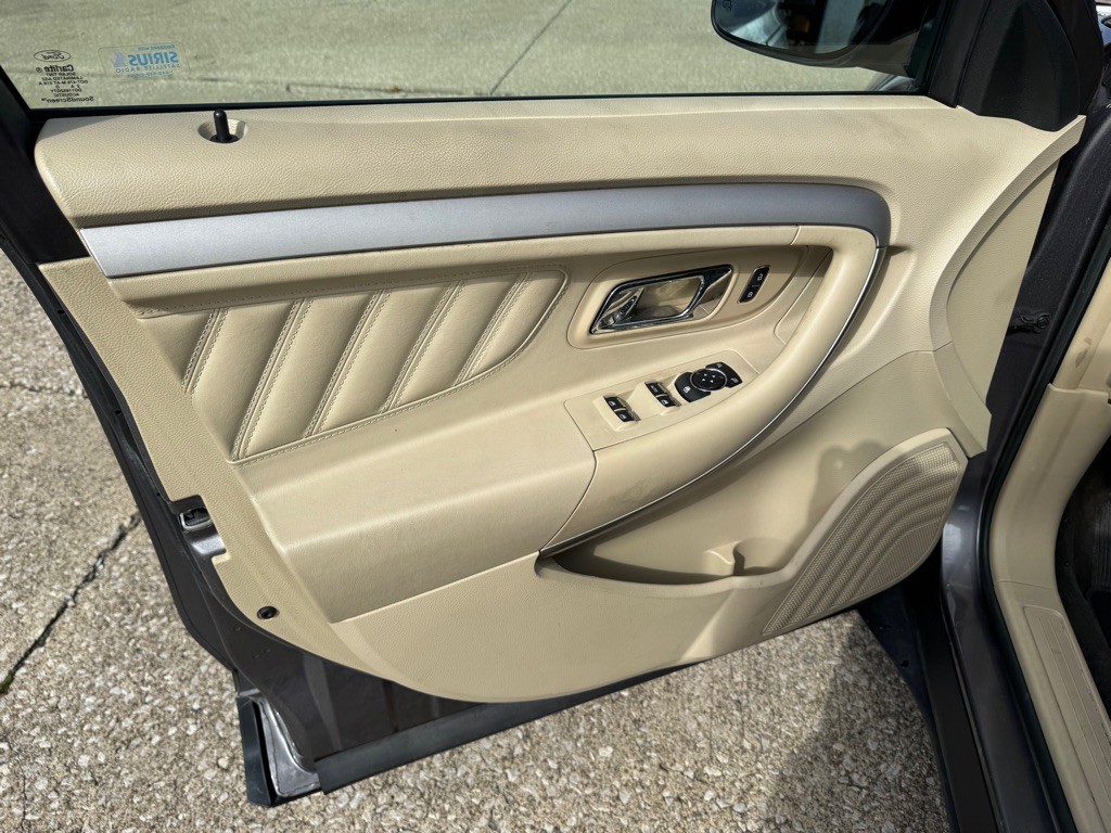 2013 Ford Taurus Image 16