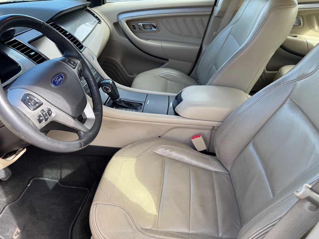 2013 Ford Taurus Image 17