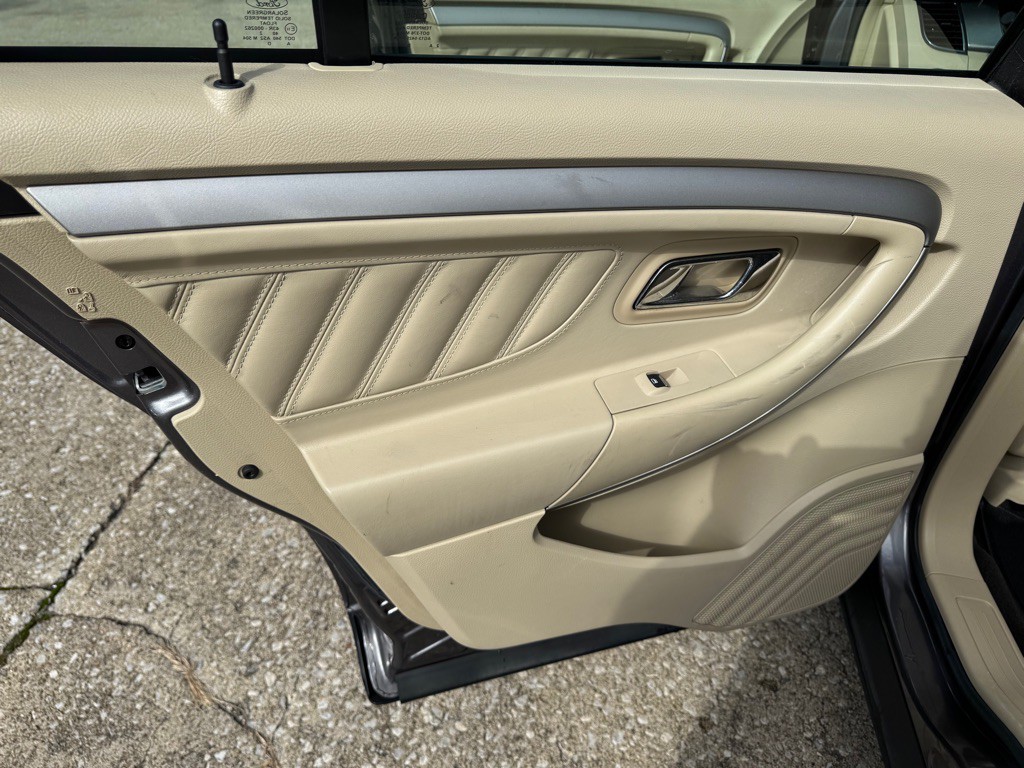 2013 Ford Taurus Image 18