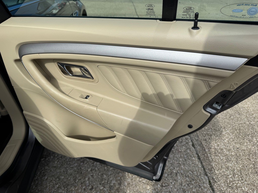 2013 Ford Taurus Image 20
