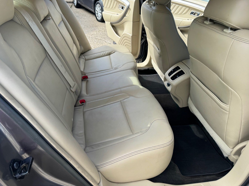 2013 Ford Taurus Image 21