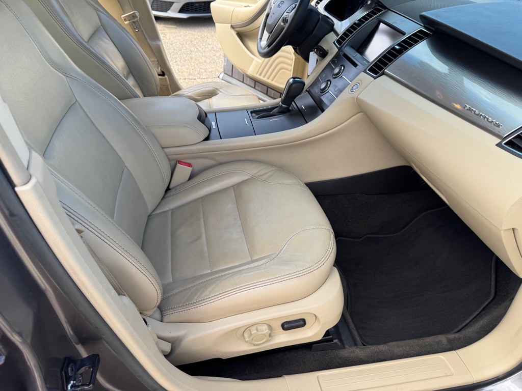 2013 Ford Taurus Image 23