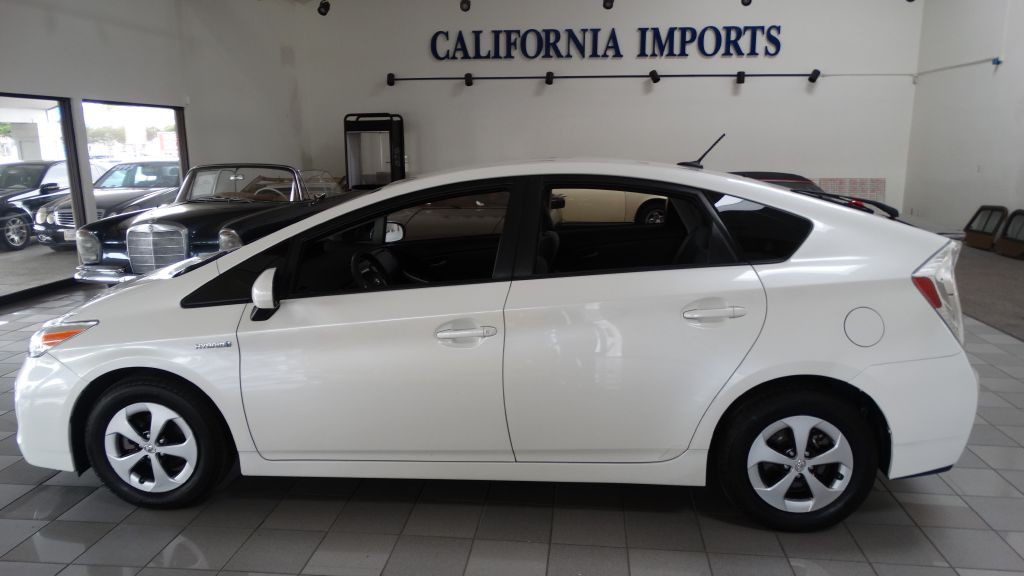 2013 Toyota Prius Image 1