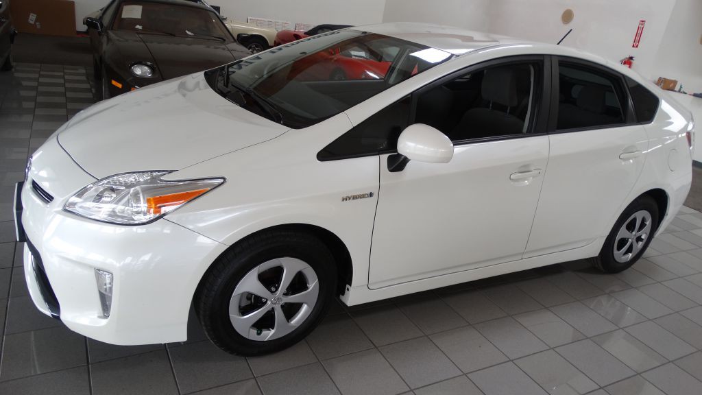 2013 Toyota Prius Image 2