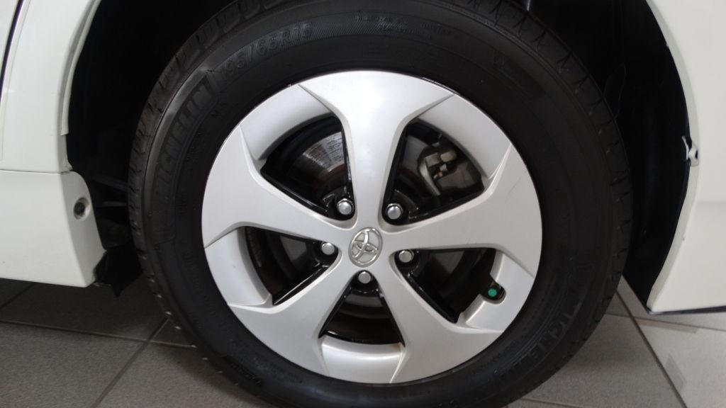 2013 Toyota Prius Image 10