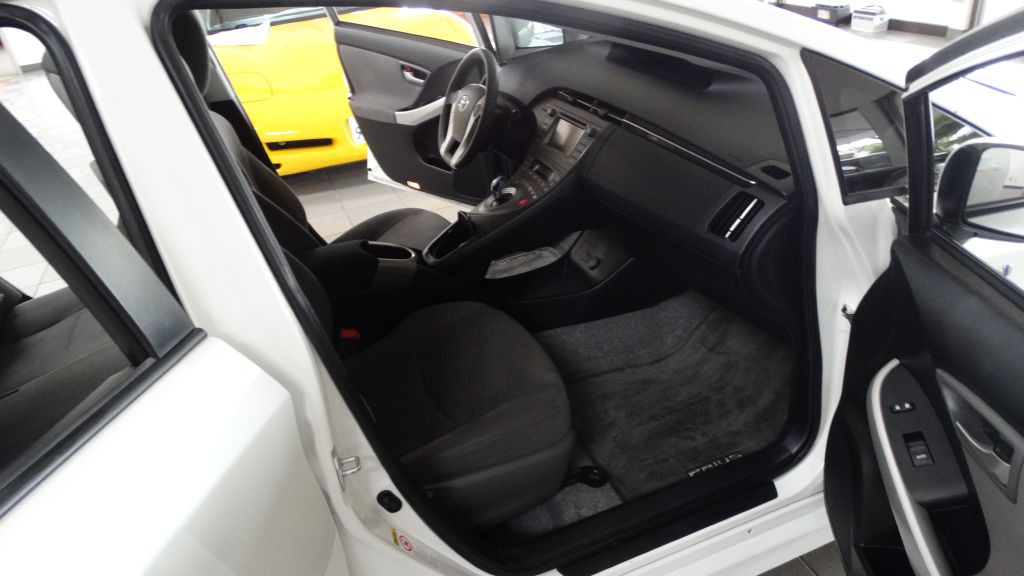 2013 Toyota Prius Image 12