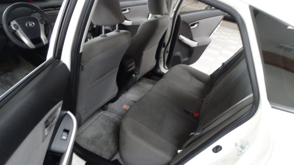 2013 Toyota Prius Image 13