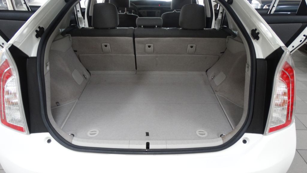 2013 Toyota Prius Image 15