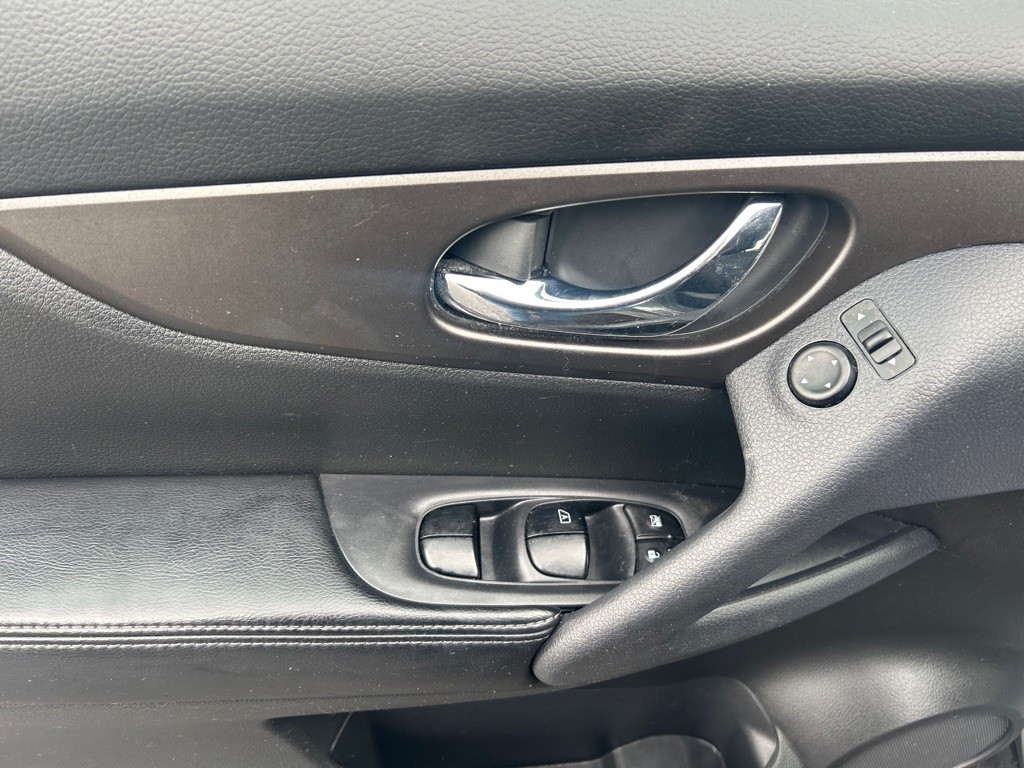 2014 Nissan Rogue Image 16