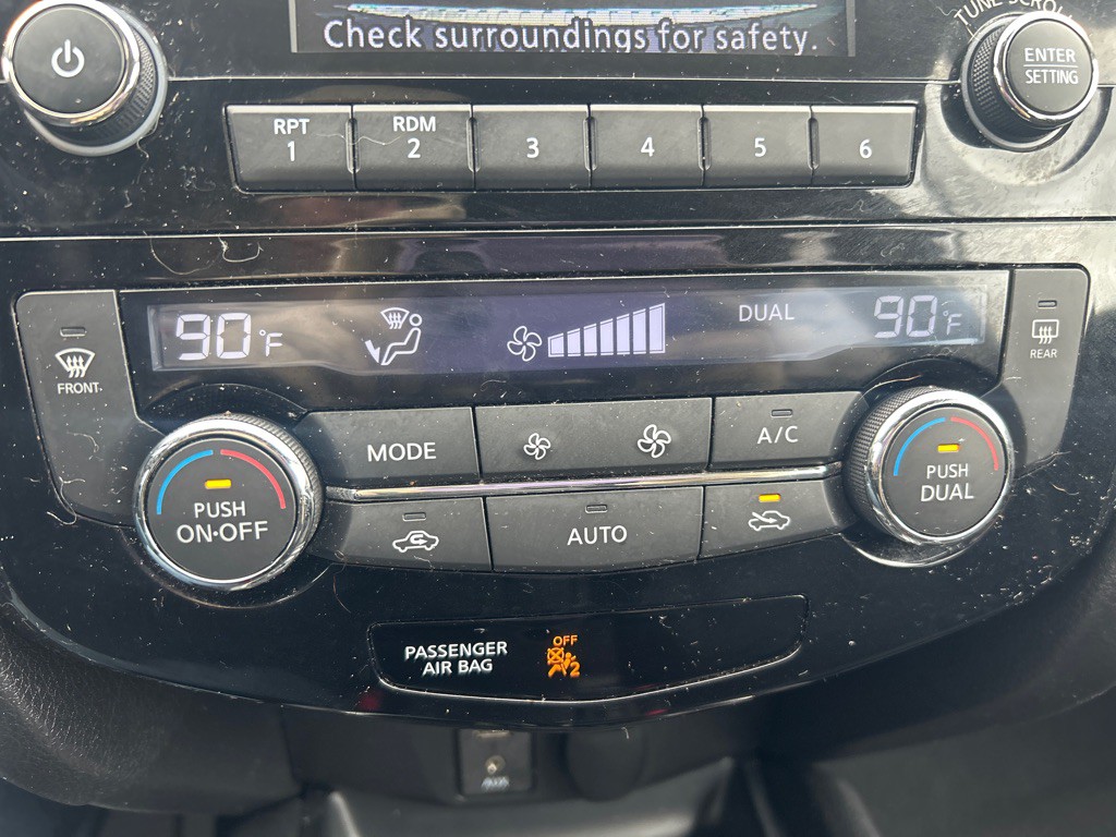 2014 Nissan Rogue Image 24
