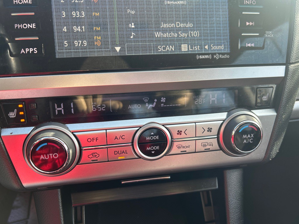 2015 Subaru Legacy Image 22