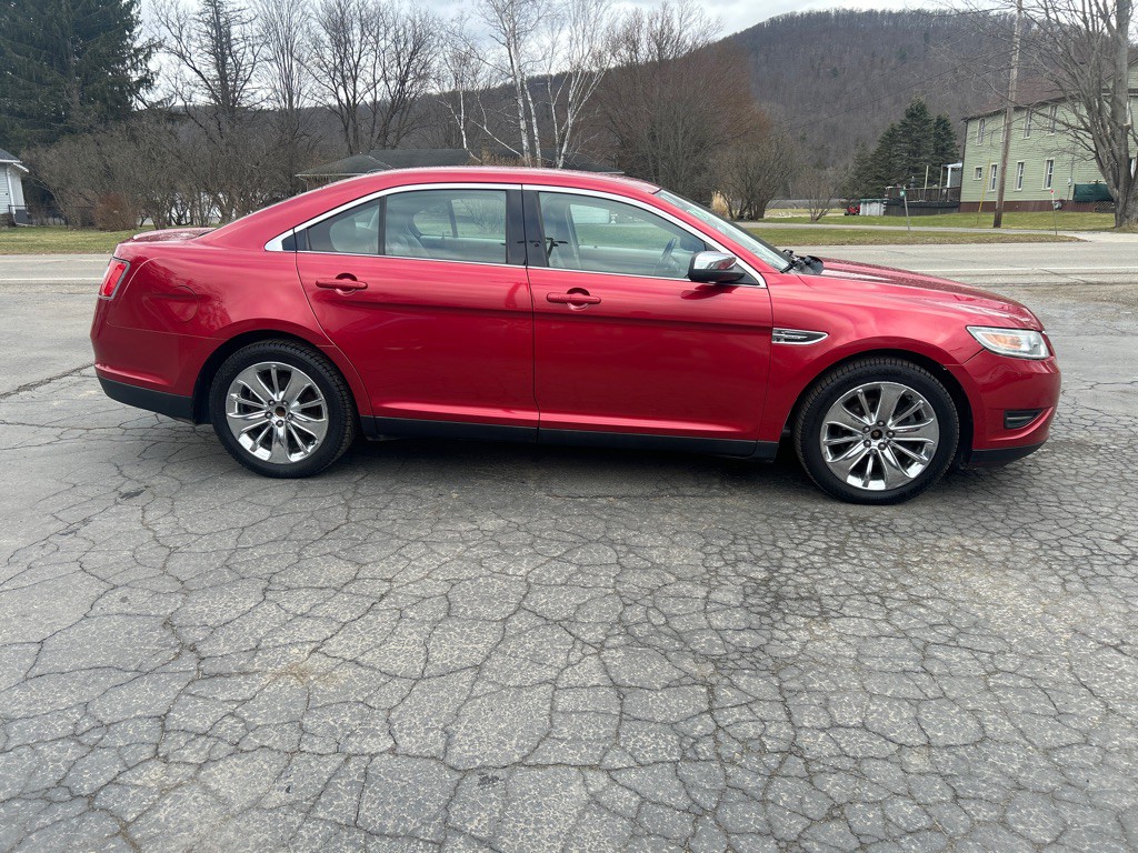 2011 Ford Taurus Image 4